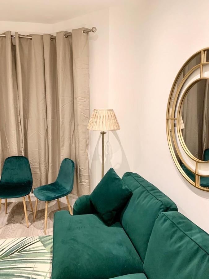 Modern 2 Bedroom Apartment With Private Garden Near Canary Wharf London Exterior photo