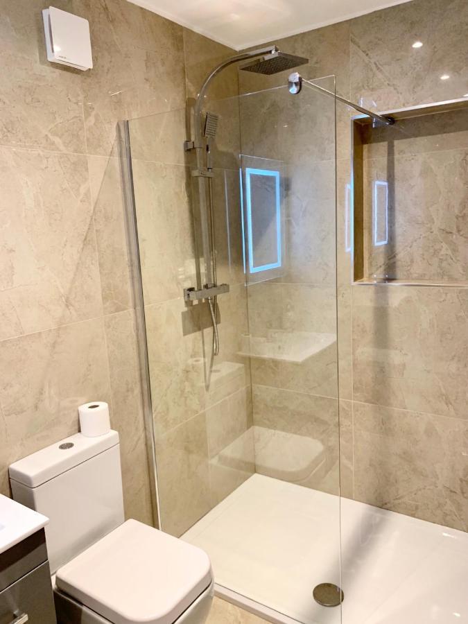Modern 2 Bedroom Apartment With Private Garden Near Canary Wharf London Exterior photo