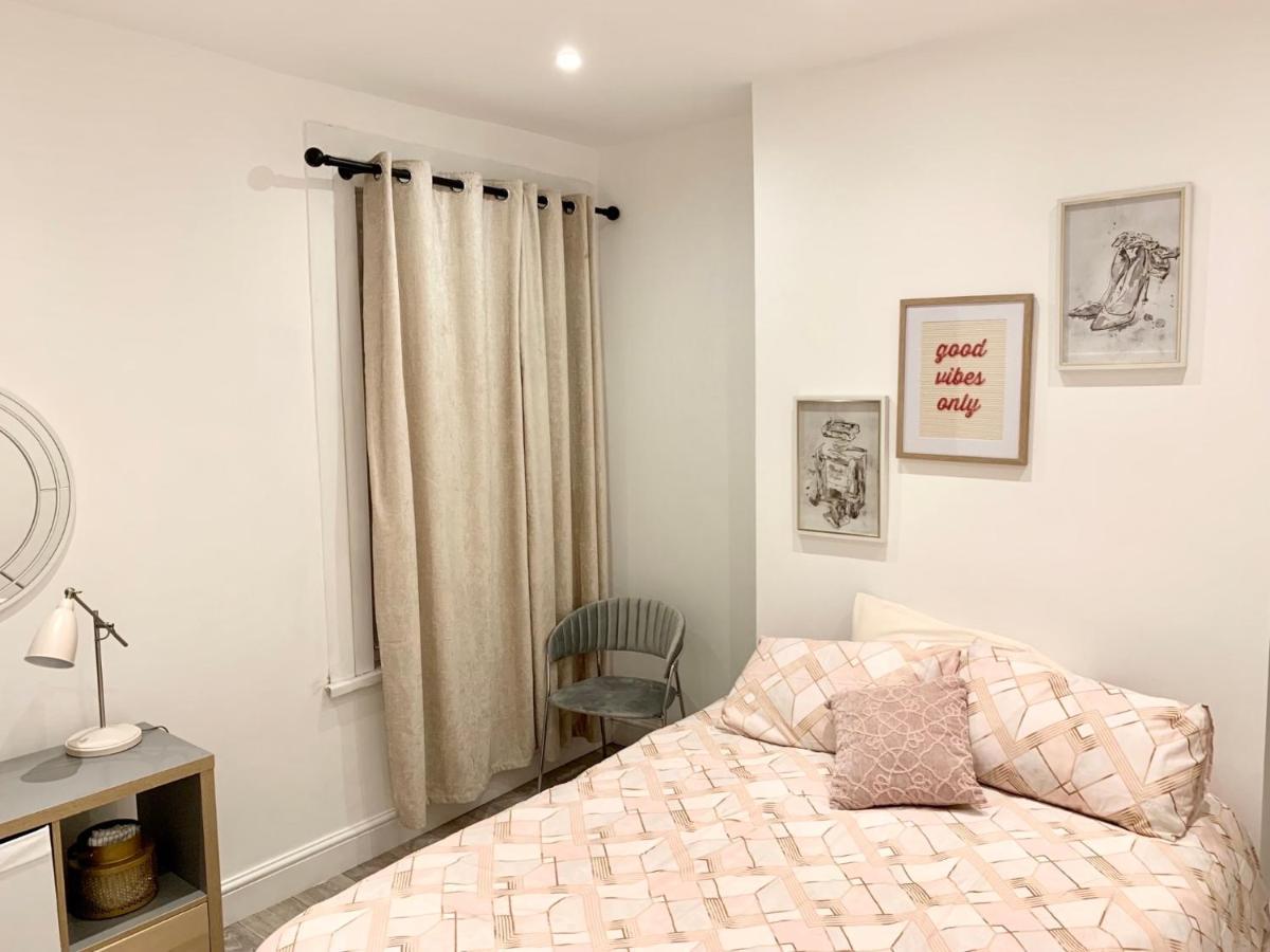 Modern 2 Bedroom Apartment With Private Garden Near Canary Wharf London Exterior photo